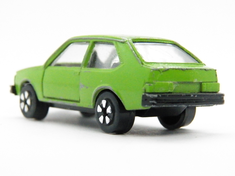 Illustration for article titled Playart 1:64 Volvo 343